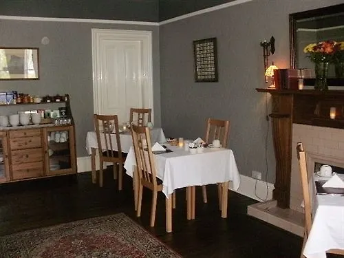 Aynetree Guest House Эдинбург 3*,